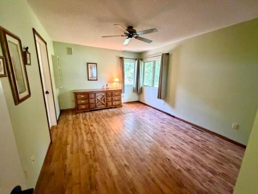 Main bedroom w/ensuite, corner windows
