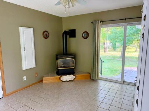 Large breezeway between house & garage