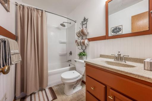 Main level full bath