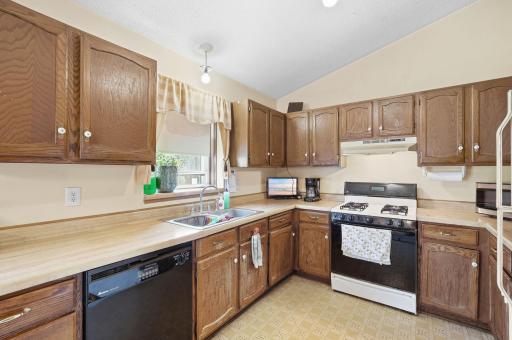 4272 Sun Cliff Road, Eagan, MN 55122