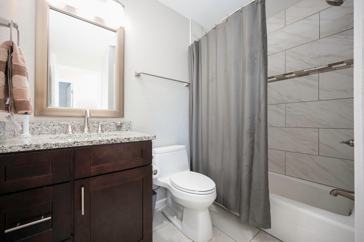 105 Bathroom.jpg
