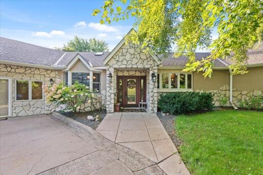 Welcome to 31813 Lakeway Dr NE