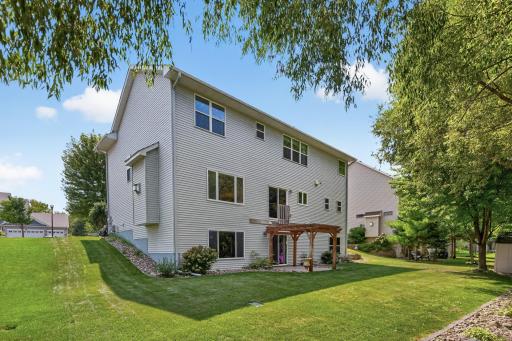 Backyard: Oversized backyard overlooking the pond, offering peaceful views and plenty of outdoor space.