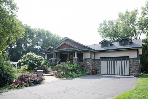 930 County Road C E, Maplewood, MN 55109