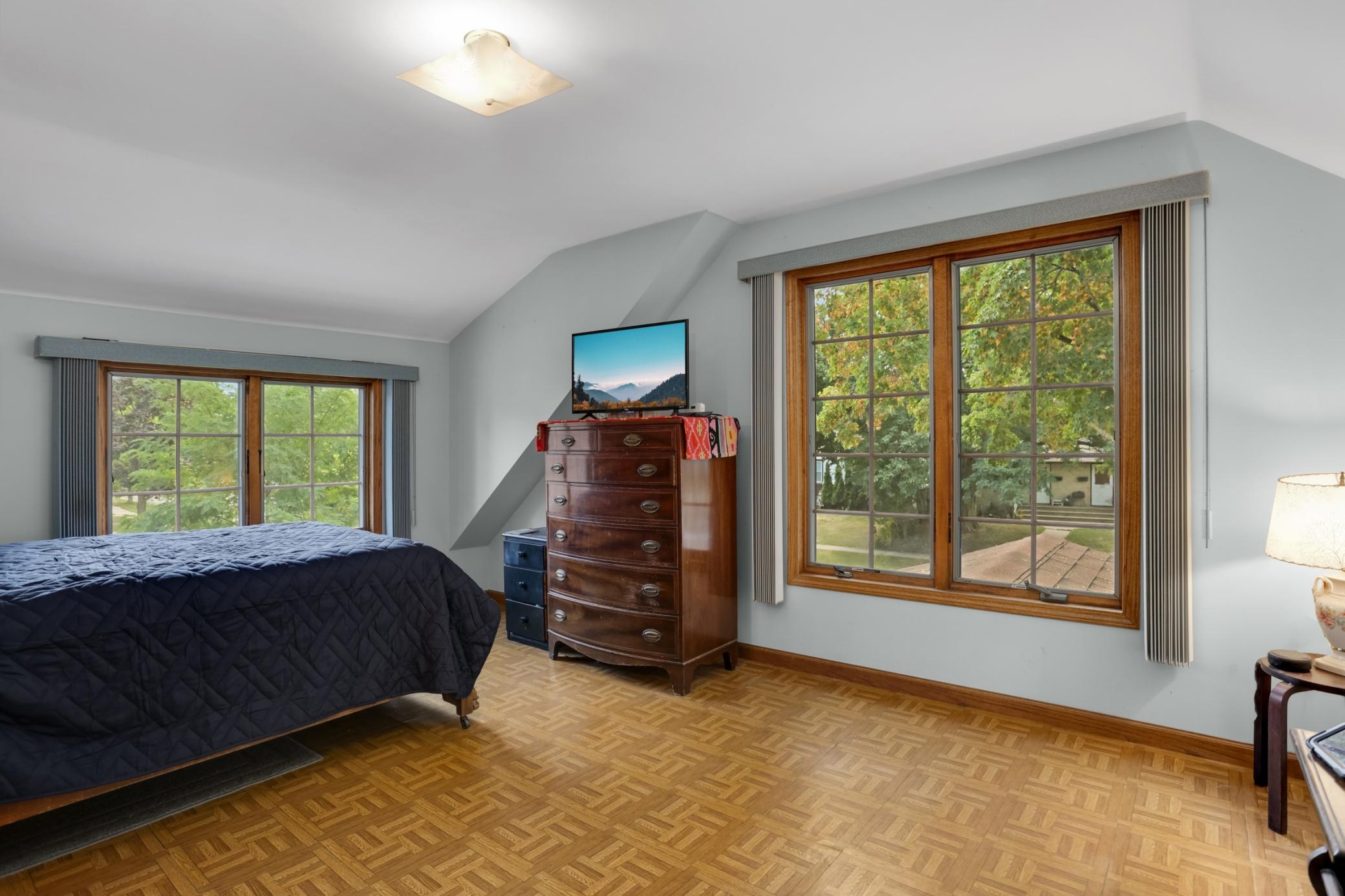 Upper floor large bedroom