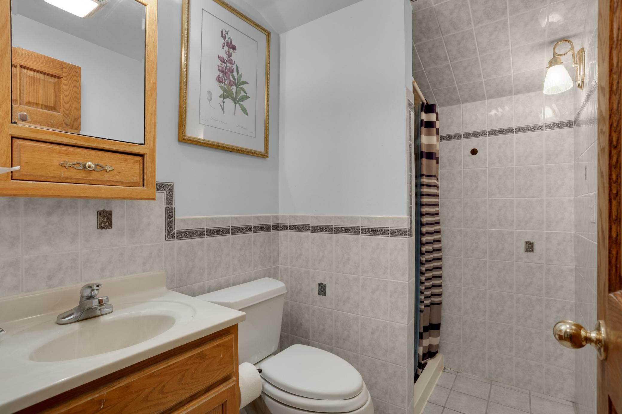 Upper floor 3/4 bathroom