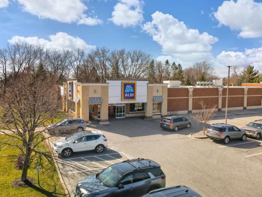 Enjoy many great area attractions and conveniences!