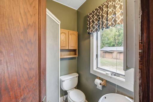 Main floor 3/4 bath