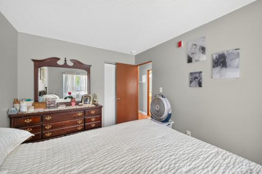 2733 Virginia Avenue N, New Hope, MN 55427