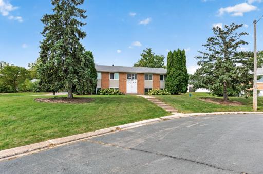 2733 Virginia Avenue N, New Hope, MN 55427