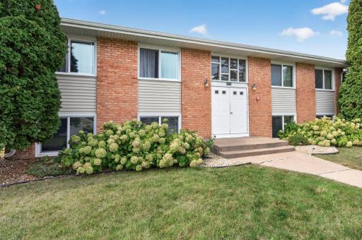 2733 Virginia Avenue N, New Hope, MN 55427