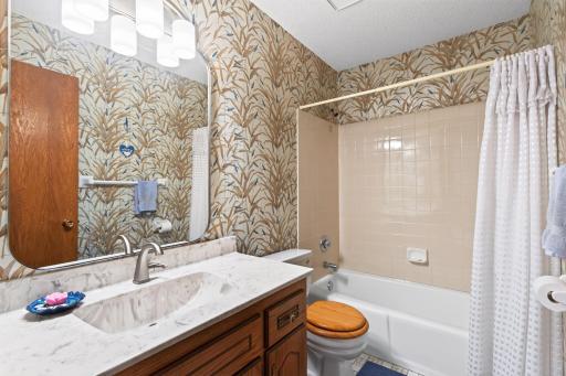 Main bath.jpg