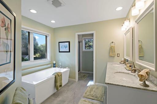 60-web-or-mls-1215 Thorene Pl Stillwater MN_0074.jpg