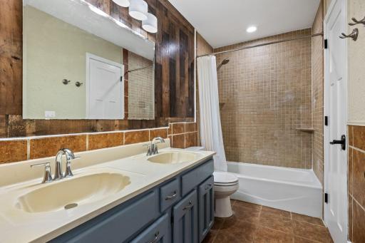10340 Decatur Avenue S, Bloomington, MN 55438