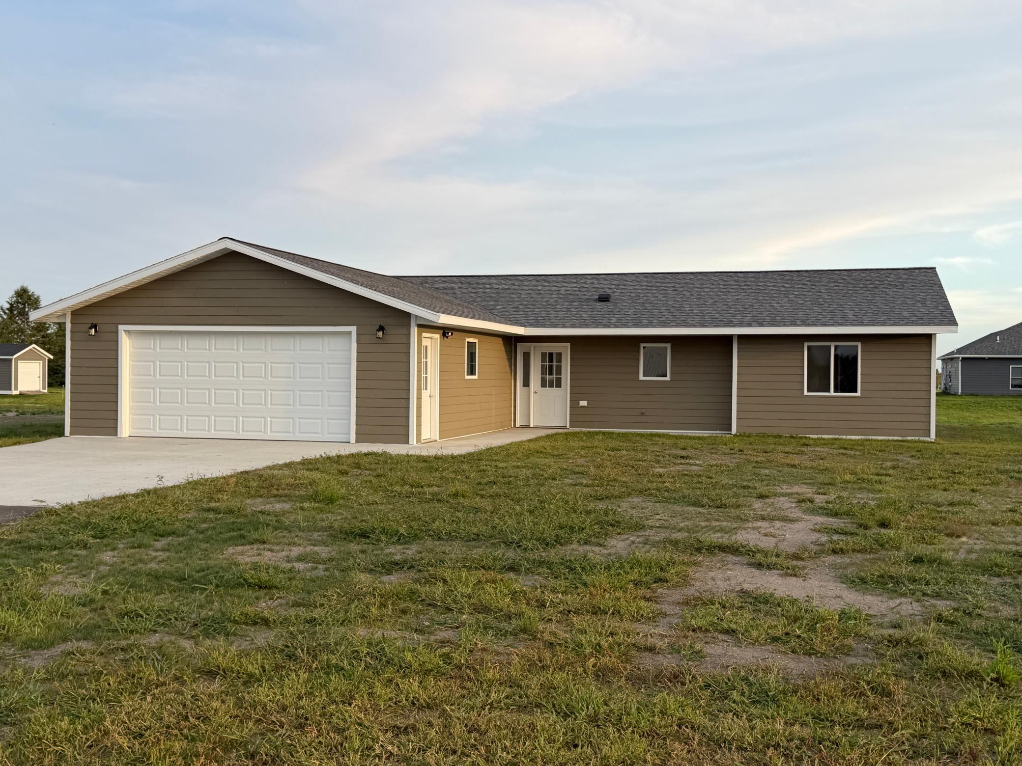100 Oak Crest Blvd, Roseau, MN 56751