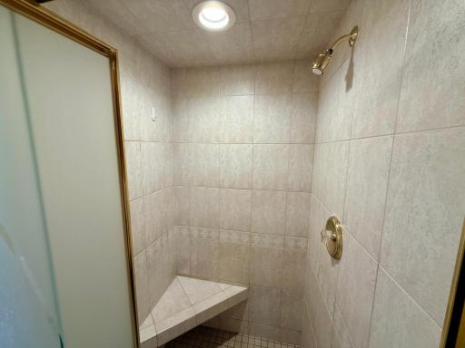 2nd bathroom.jpg