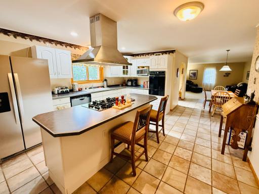 Kitchen : Dining.jpg
