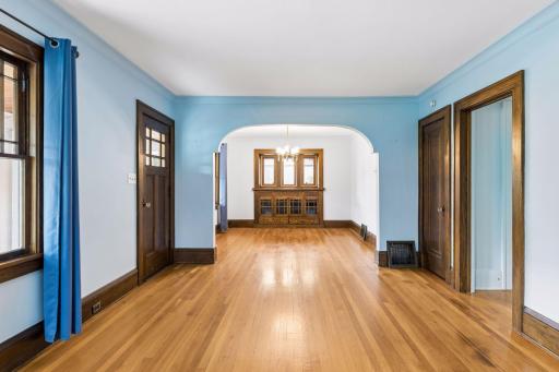 An original archway leads to the dining room.