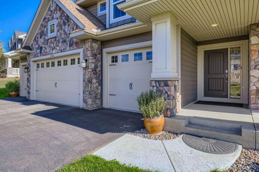 1660 Hackamore Dr - MLS Sized - 003 - 04 Exterior Front Entry.jpg