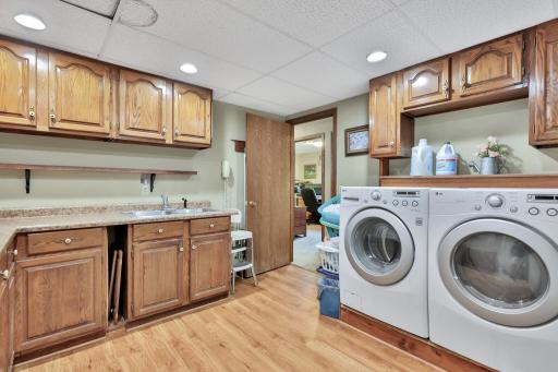 Another photo of the finished laundry room.