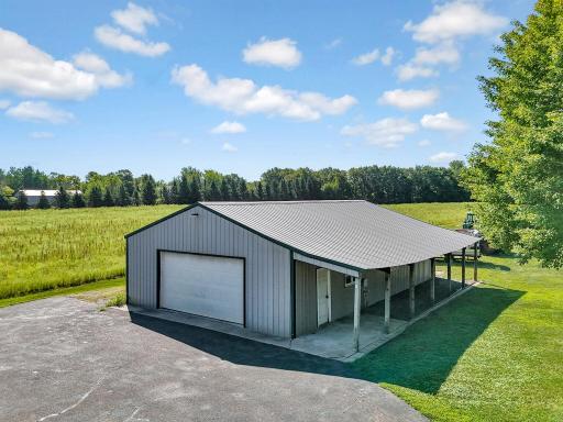 30 x 50 pole barn, with lean to, concrete floor and electric. Propane Furnace for the pole barn.
