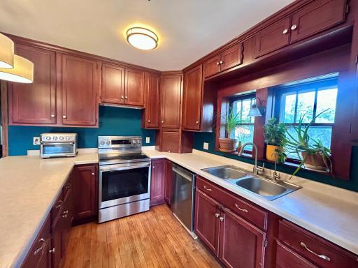It will be a pleasure to prepare dinner for you and your family in this sunny kitchen!