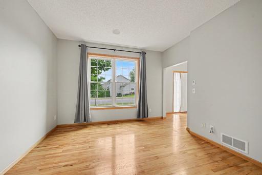 Formal living space / bonus space