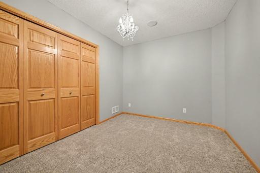 Lower level bonus room - great for office, play room, craft room