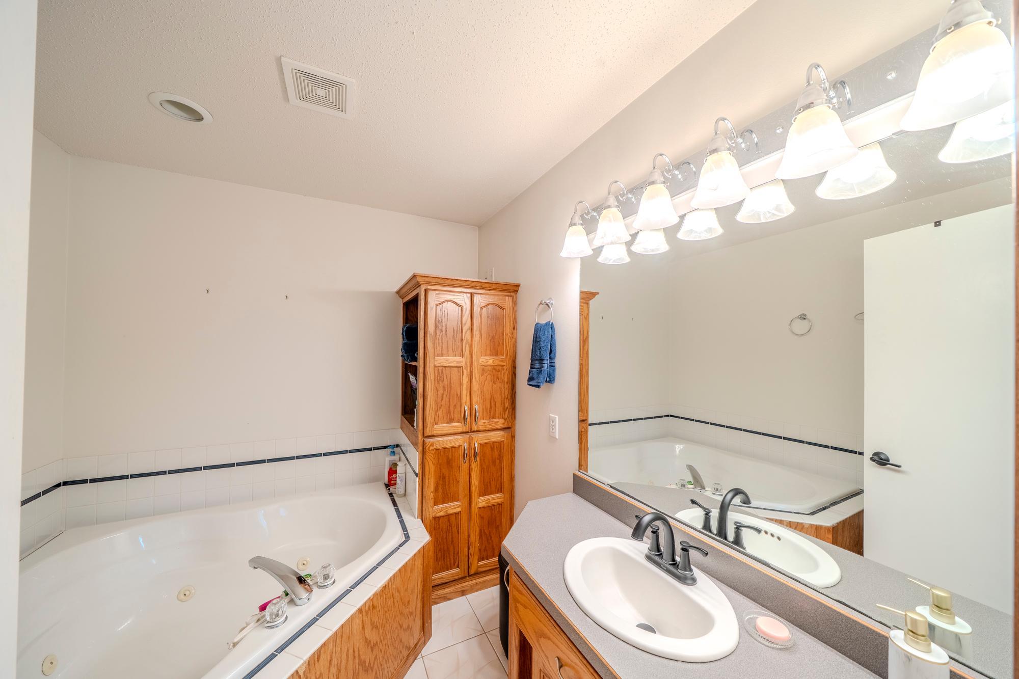 BRADLEY_MEDIA_LLC_2501-013.jpg