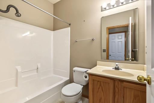 433 Meadowood Lane, Burnsville, MN 55337