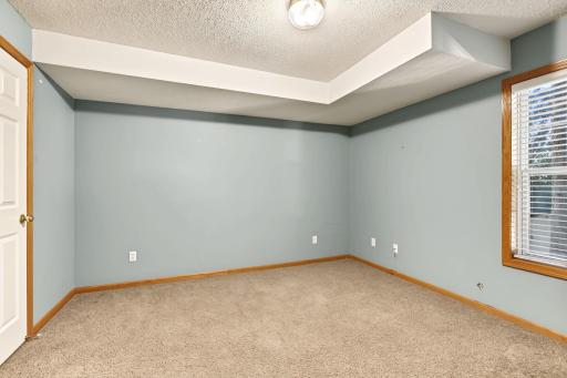 433 Meadowood Lane, Burnsville, MN 55337