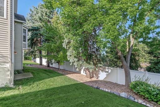 433 Meadowood Lane, Burnsville, MN 55337