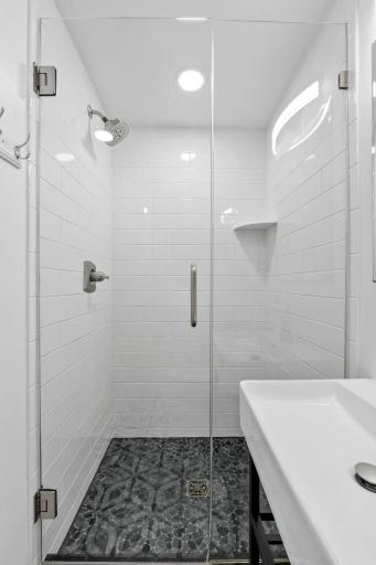 Lower bath