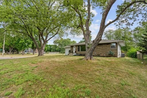 2754 Hamline