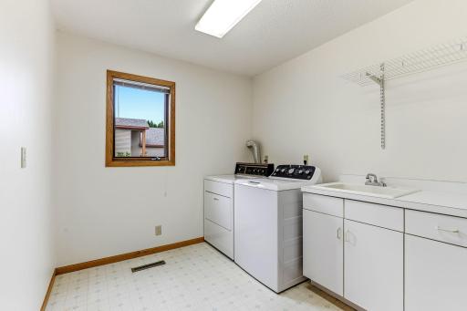 4916 Helmo Avenue N, Oakdale, MN 55128