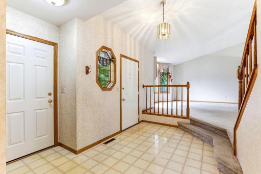 4916 Helmo Avenue N, Oakdale, MN 55128