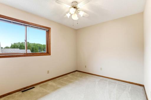 4916 Helmo Avenue N, Oakdale, MN 55128