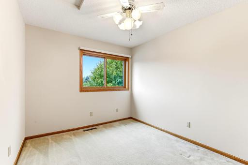 4916 Helmo Avenue N, Oakdale, MN 55128