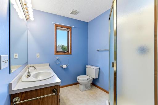 4916 Helmo Avenue N, Oakdale, MN 55128