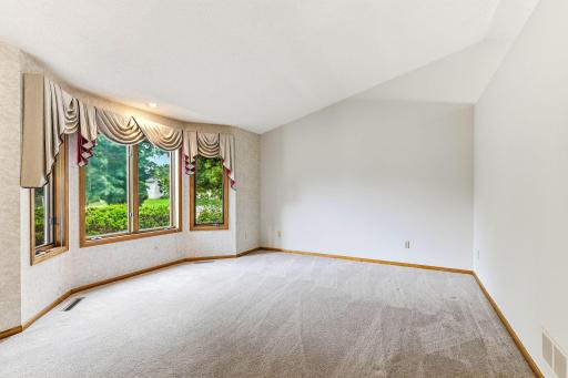 4916 Helmo Avenue N, Oakdale, MN 55128