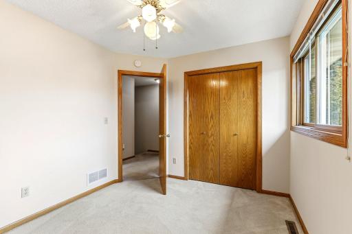 4916 Helmo Avenue N, Oakdale, MN 55128
