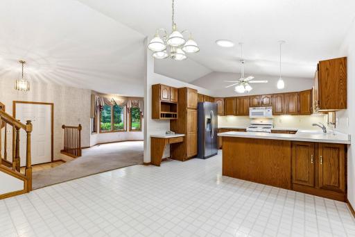 4916 Helmo Avenue N, Oakdale, MN 55128