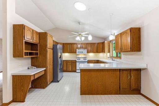 4916 Helmo Avenue N, Oakdale, MN 55128