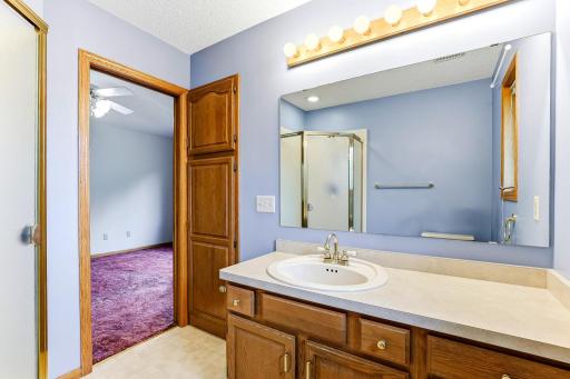 4916 Helmo Avenue N, Oakdale, MN 55128