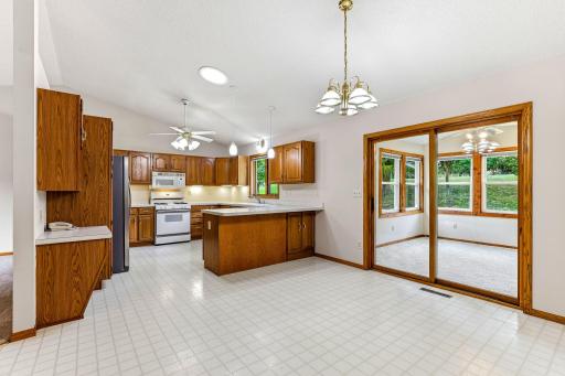 4916 Helmo Avenue N, Oakdale, MN 55128