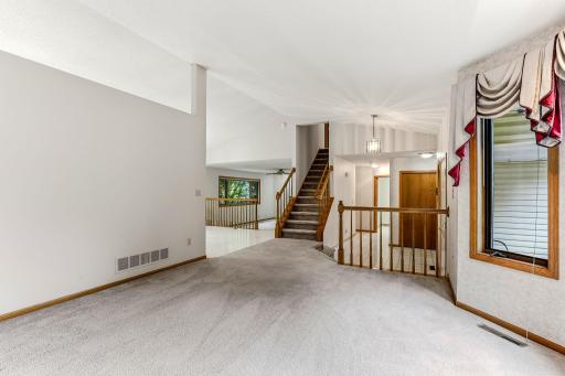 4916 Helmo Avenue N, Oakdale, MN 55128
