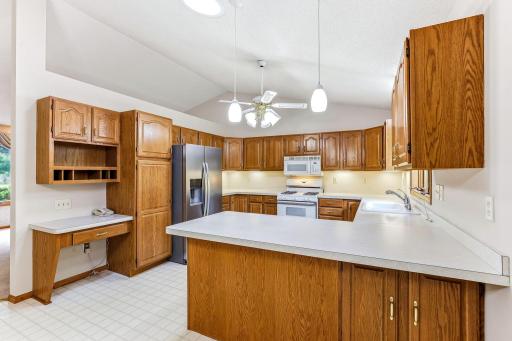 4916 Helmo Avenue N, Oakdale, MN 55128