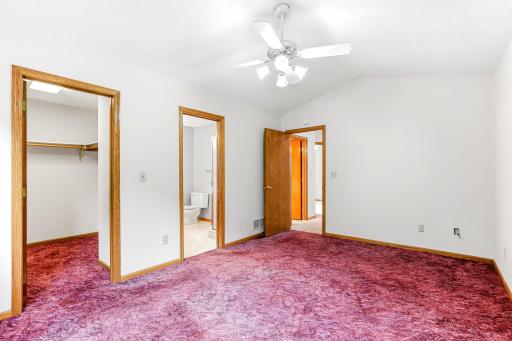 4916 Helmo Avenue N, Oakdale, MN 55128