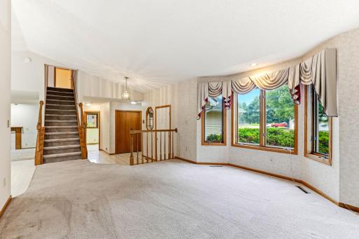 4916 Helmo Avenue N, Oakdale, MN 55128
