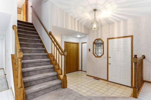 4916 Helmo Avenue N, Oakdale, MN 55128
